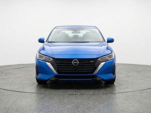 Used 2025 Nissan Sentra SV FWD image 2