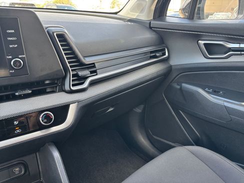 Used 2025 Kia Sportage LX image 34