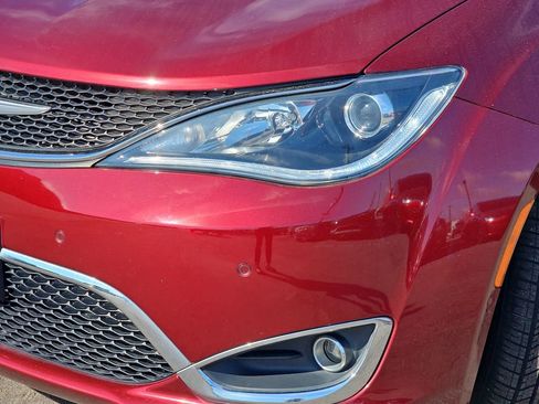 Used 2020 Chrysler Pacifica Limited image 36