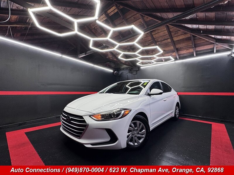 Used 2018 Hyundai Elantra SE FWD image 2