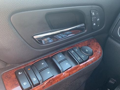 Used 2014 Chevrolet Tahoe LT w/ Luxury Package AWD/4WD image 12