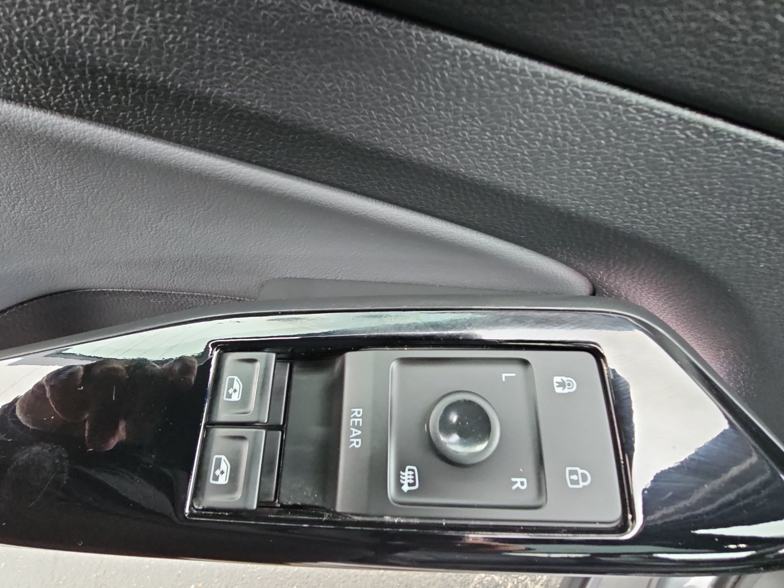 Certified 2023 Volkswagen ID.4 Pro S AWD/4WD image 28