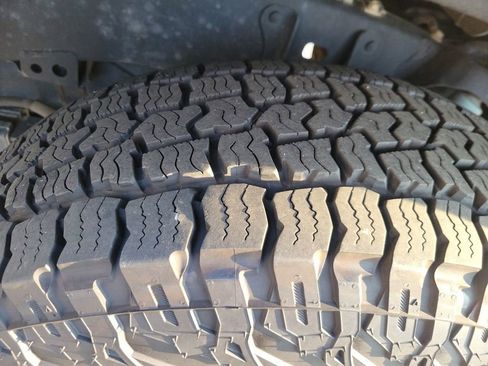 Used 2016 Toyota Tacoma TRD Off-Road w/ Premium & Technology Package image 7