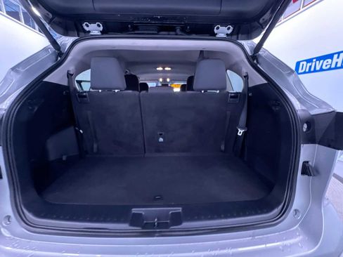 Used 2024 Toyota RAV4 LE image 41