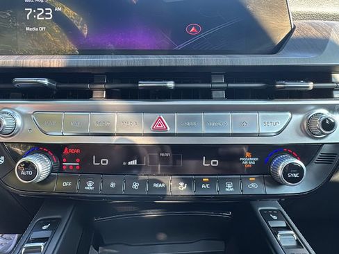 Used 2024 Kia Telluride EX w/ EX Captain's Chair Package AWD/4WD image 23