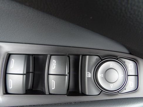 Used 2019 Buick Enclave Essence AWD/4WD image 12
