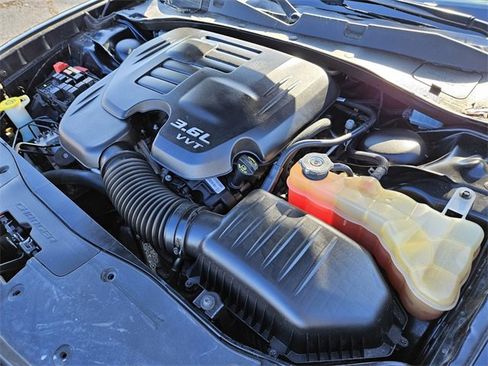 Used 2019 Dodge Charger SXT image 17