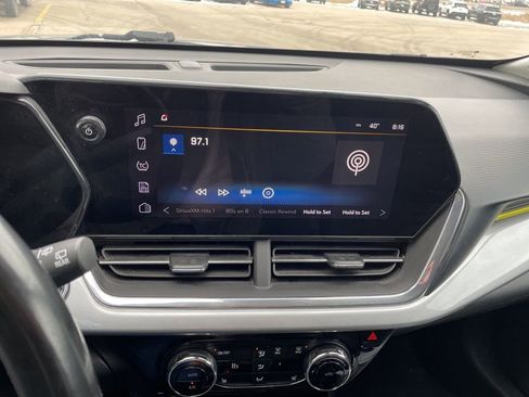 Used 2024 Chevrolet Trax LT w/ Driver Confidence Package FWD image 19