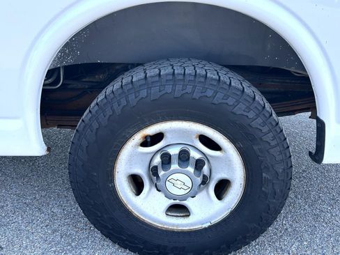 Used 2006 Chevrolet Express 3500 Passenger w/ LT Preferred Equipment Group RWD image 21