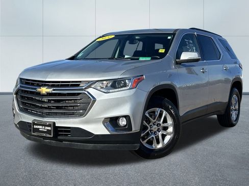 Used 2021 Chevrolet Traverse LT image 1