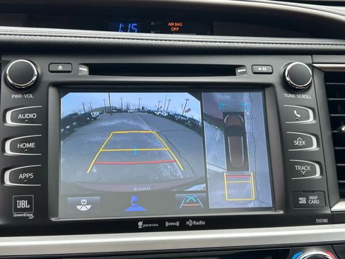 Used 2017 Toyota Highlander Limited Platinum image 21