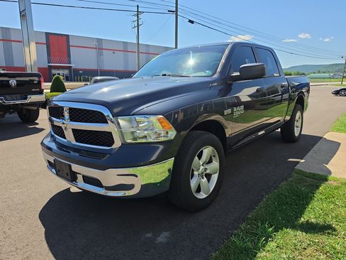 Used 2019 RAM 1500 Classic SLT AWD/4WD image 8