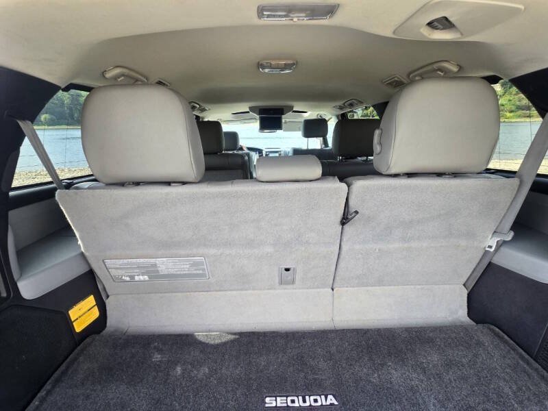 Used 2016 Toyota Sequoia Platinum AWD/4WD image 21
