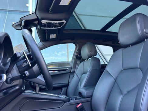 Used 2026 Porsche Macan AWD/4WD image 5