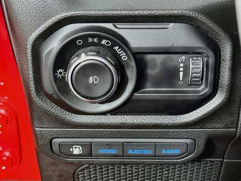Used 2024 Jeep Wrangler Unlimited AWD/4WD image 23