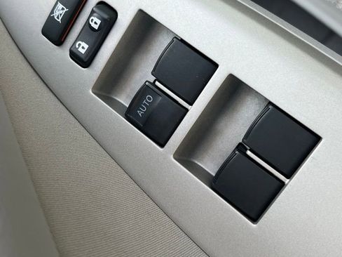 Used 2013 Toyota Corolla LE image 20