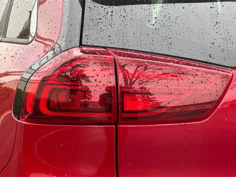 Used 2022 Kia Niro EX Premium image 46