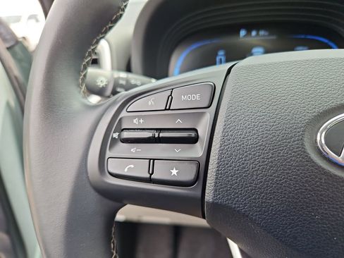 Used 2025 Hyundai Venue SEL FWD image 11