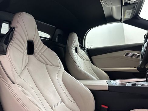 Used 2023 BMW Z4 sDrive30i w/ Convenience Package image 30