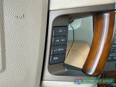 Used 2011 Lincoln Navigator 4WD image 17