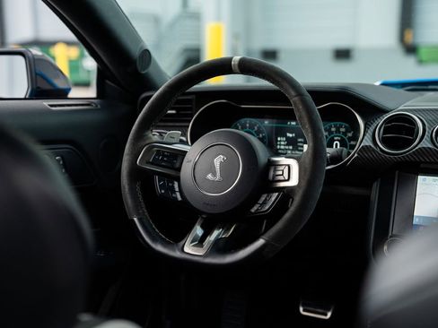 Used 2021 Ford Mustang Shelby GT500 w/ Carbon Fiber Track Pack image 31