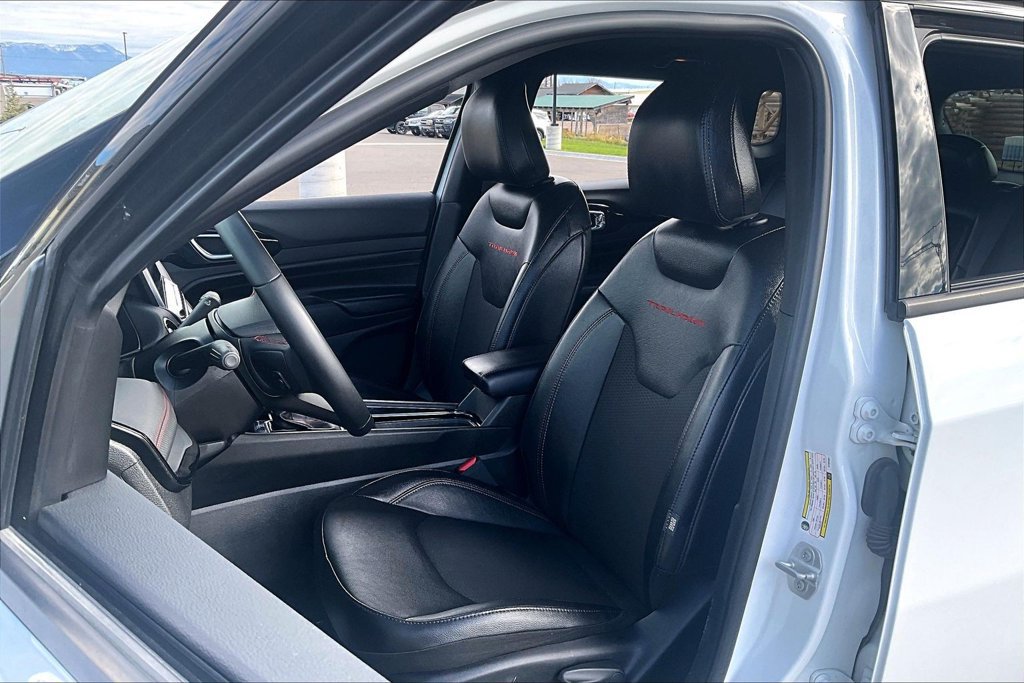 Used 2025 Jeep Compass Trailhawk AWD/4WD image 25