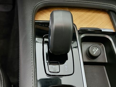 Used 2023 Volvo XC90 B6 Plus image 25