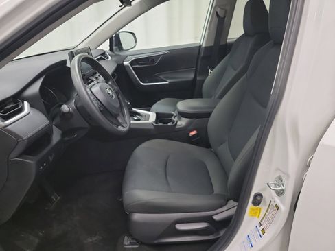 Used 2021 Toyota RAV4 LE image 12
