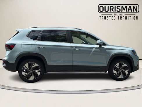 New 2026 Volkswagen Taos SE AWD/4WD image 2