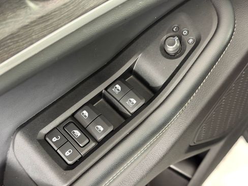Used 2023 Jeep Grand Cherokee L Limited RWD image 21