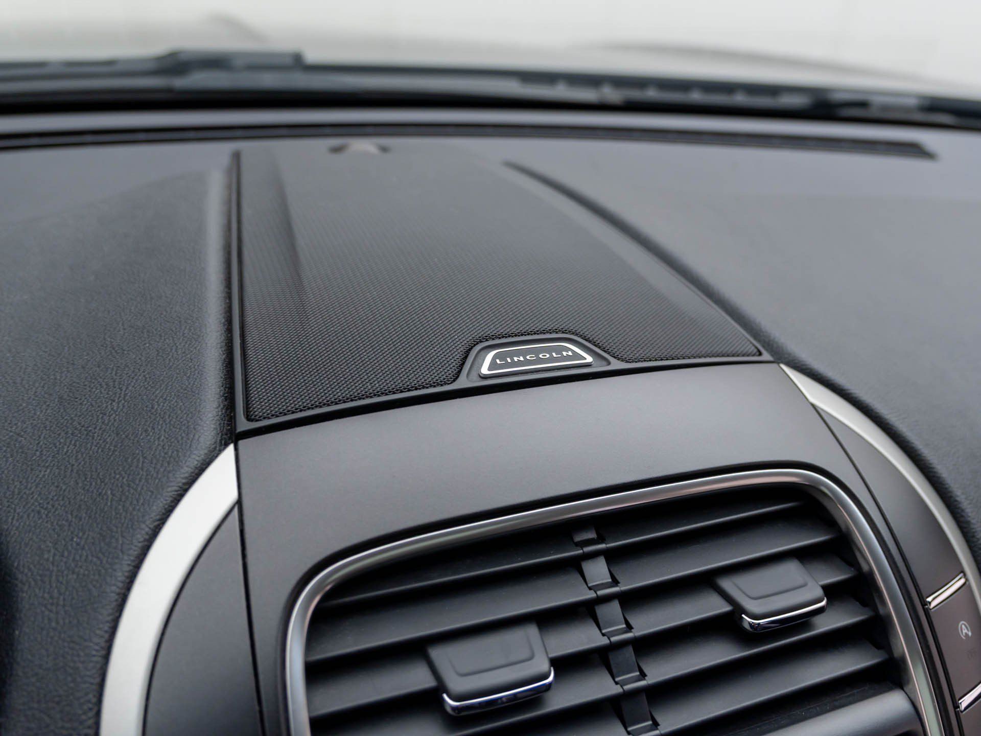 Used 2019 Lincoln Nautilus Select AWD/4WD image 31