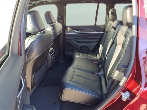 New 2025 Jeep Grand Cherokee Limited AWD/4WD image 9