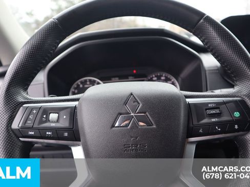 Used 2024 Mitsubishi Outlander SE image 29