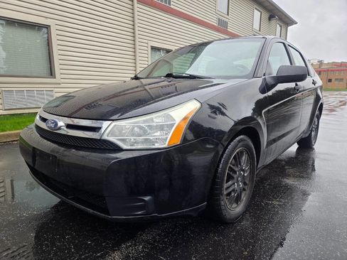 Used 2011 Ford Focus SE image 1