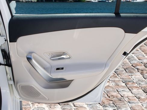 Used 2022 Mercedes-Benz A 220 image 13