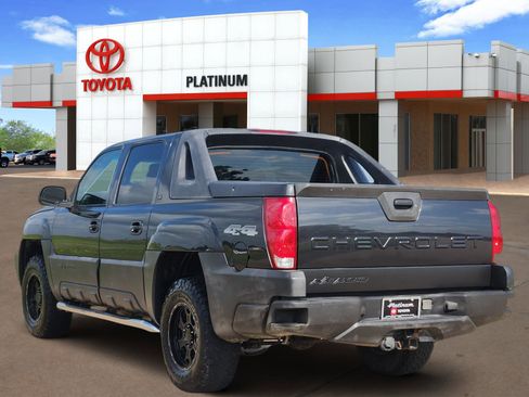 Used 2005 Chevrolet Avalanche LT w/ Preferred Equipment Group AWD/4WD image 5