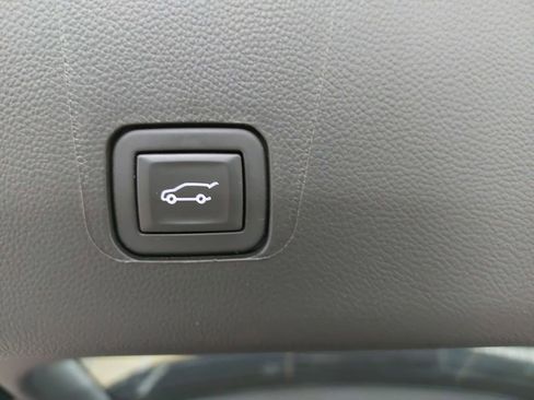 Used 2023 Chevrolet Traverse RS AWD/4WD image 13