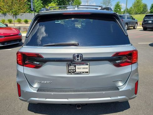 Certified 2025 Honda Odyssey Touring image 5