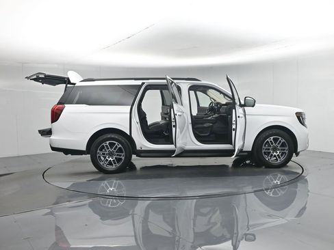 Used 2025 Ford Expedition Max Active AWD/4WD image 5