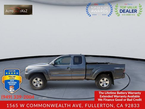 Used 2015 Toyota Tacoma PreRunner w/ TRD Sport Package RWD image 2