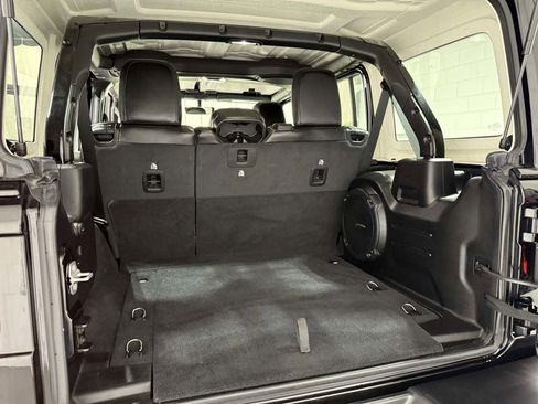 Used 2021 Jeep Wrangler Unlimited Rubicon w/ Xtreme Recon 35" Tire Package image 20