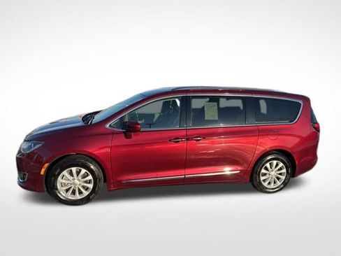 Used 2019 Chrysler Pacifica Touring-L image 2