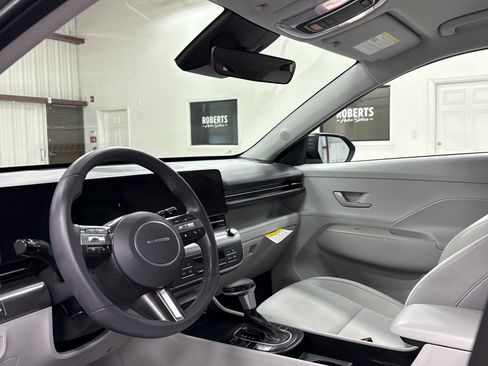 Used 2025 Hyundai Kona SEL image 6