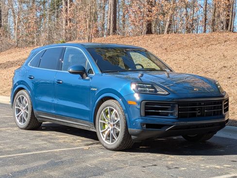 Certified 2025 Porsche Cayenne Coupe AWD/4WD image 9