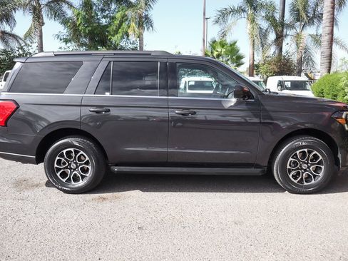 Used 2022 Ford Expedition XLT image 10