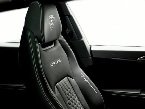 Used 2024 Lamborghini Urus Performante AWD/4WD image 21
