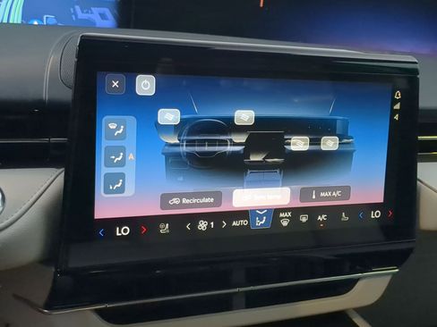 New 2026 Lincoln Nautilus Premier AWD/4WD image 18
