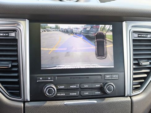 Used 2018 Porsche Macan Sport Edition image 20