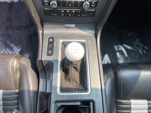 Used 2010 Ford Mustang Shelby GT500 RWD image 29