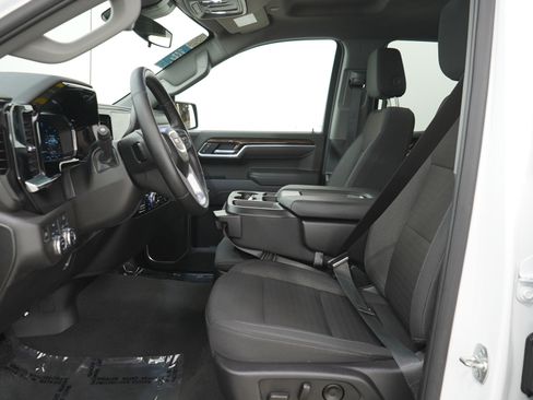 Used 2025 GMC Sierra 1500 Elevation image 23